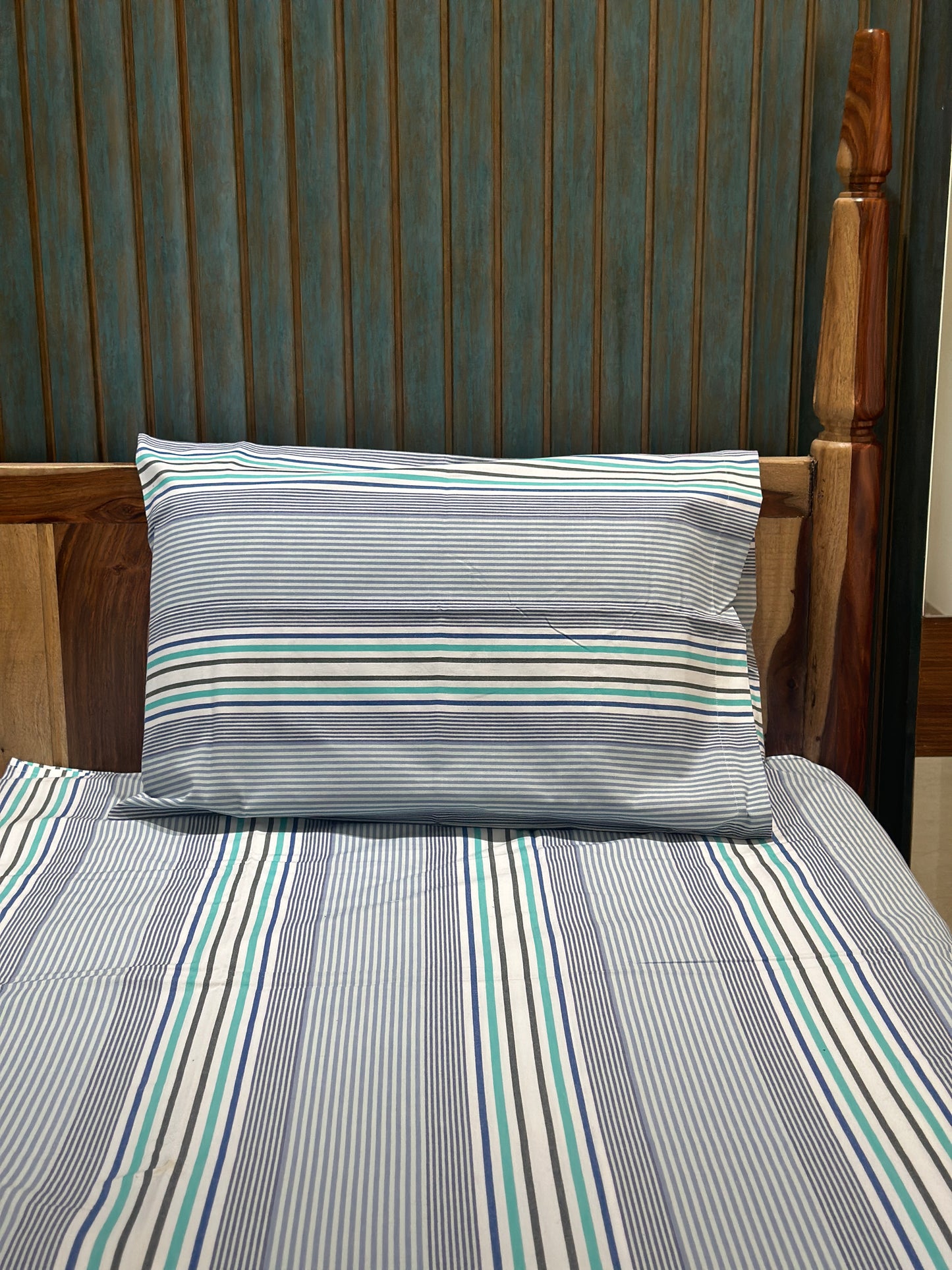 Blue Multistripe Bed Sheet with 2 Pillow Cover