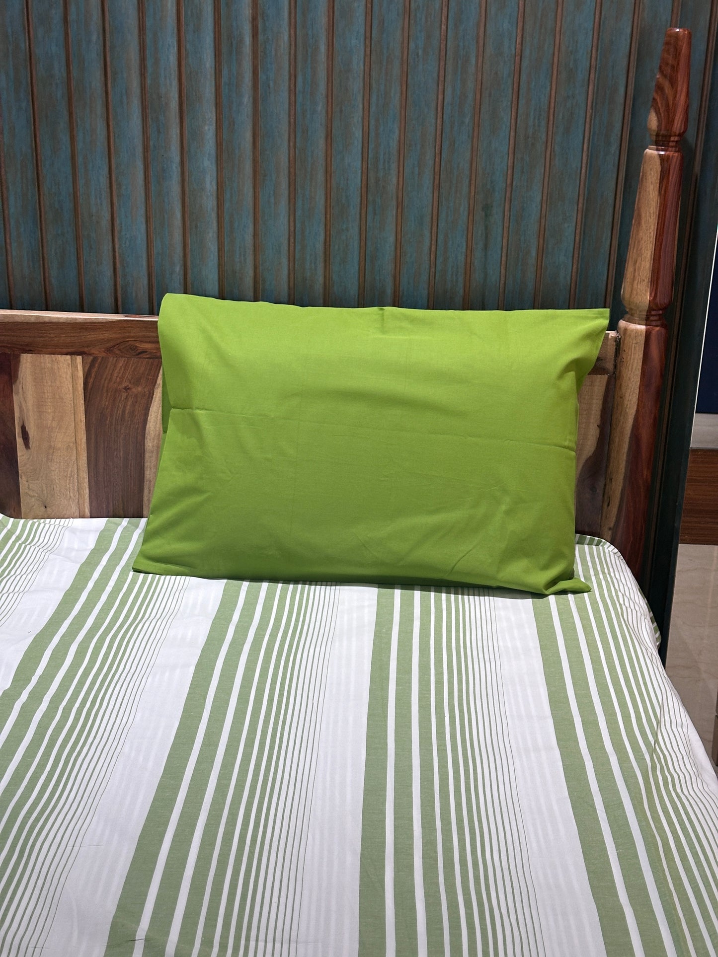 Green Stripe Bed Sheet with 2 Pillow Cover