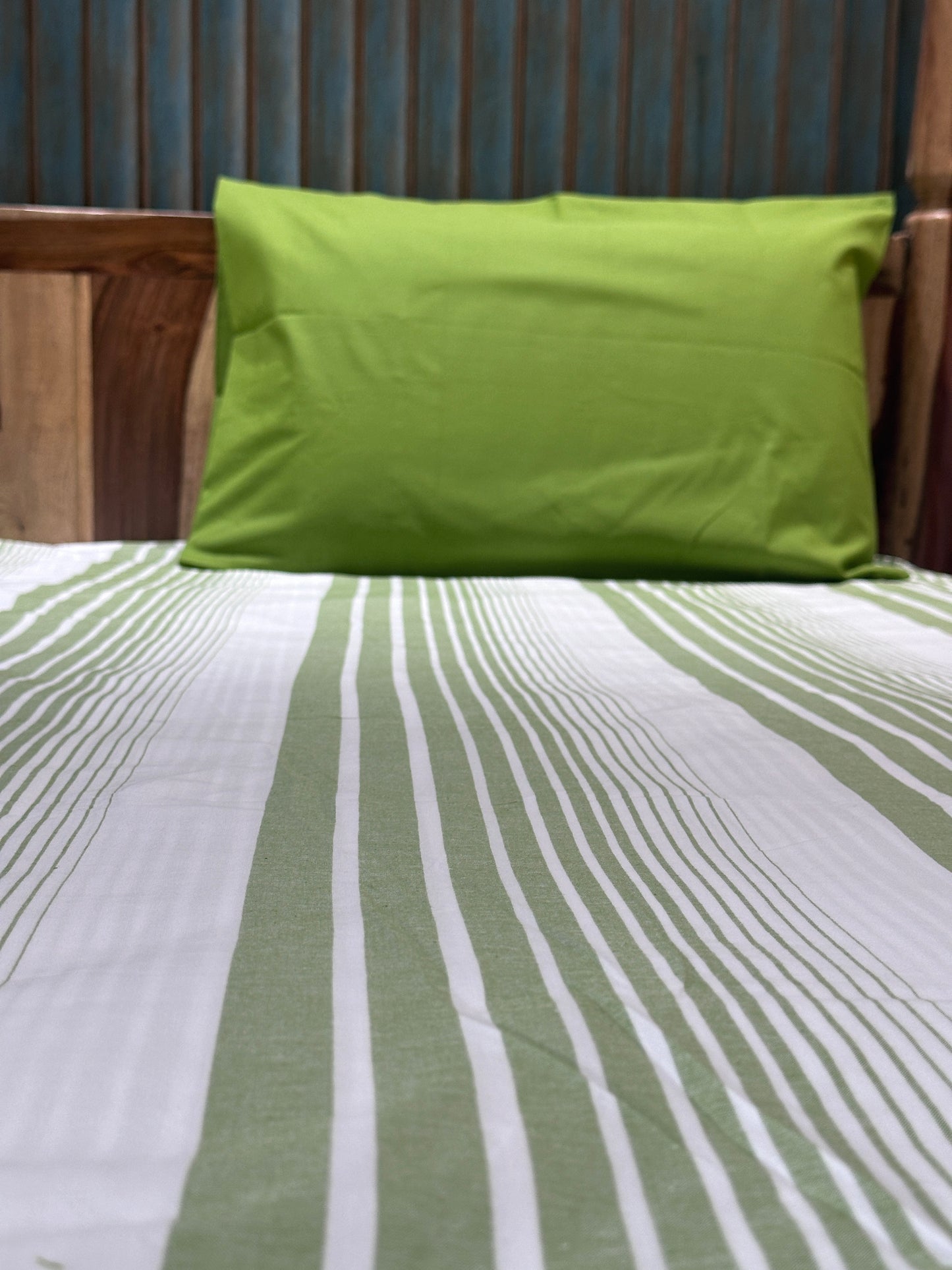 Green Stripe Bed Sheet with 2 Pillow Cover